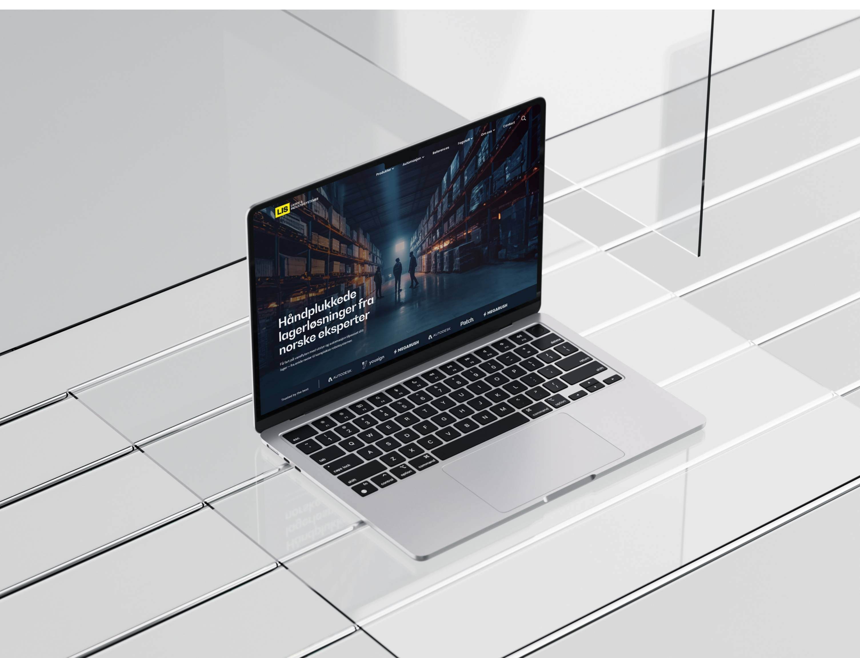 Laptop med åpen skjerm som viser nettsiden til LIS, plassert i et minimalistisk og moderne miljø.